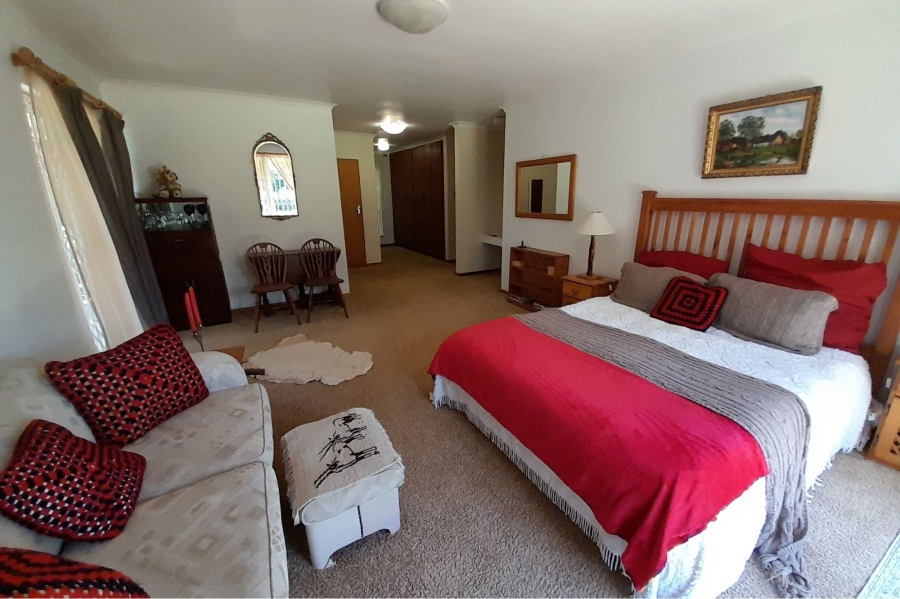 6 Bedroom Property for Sale in Wilderness Heights Western Cape